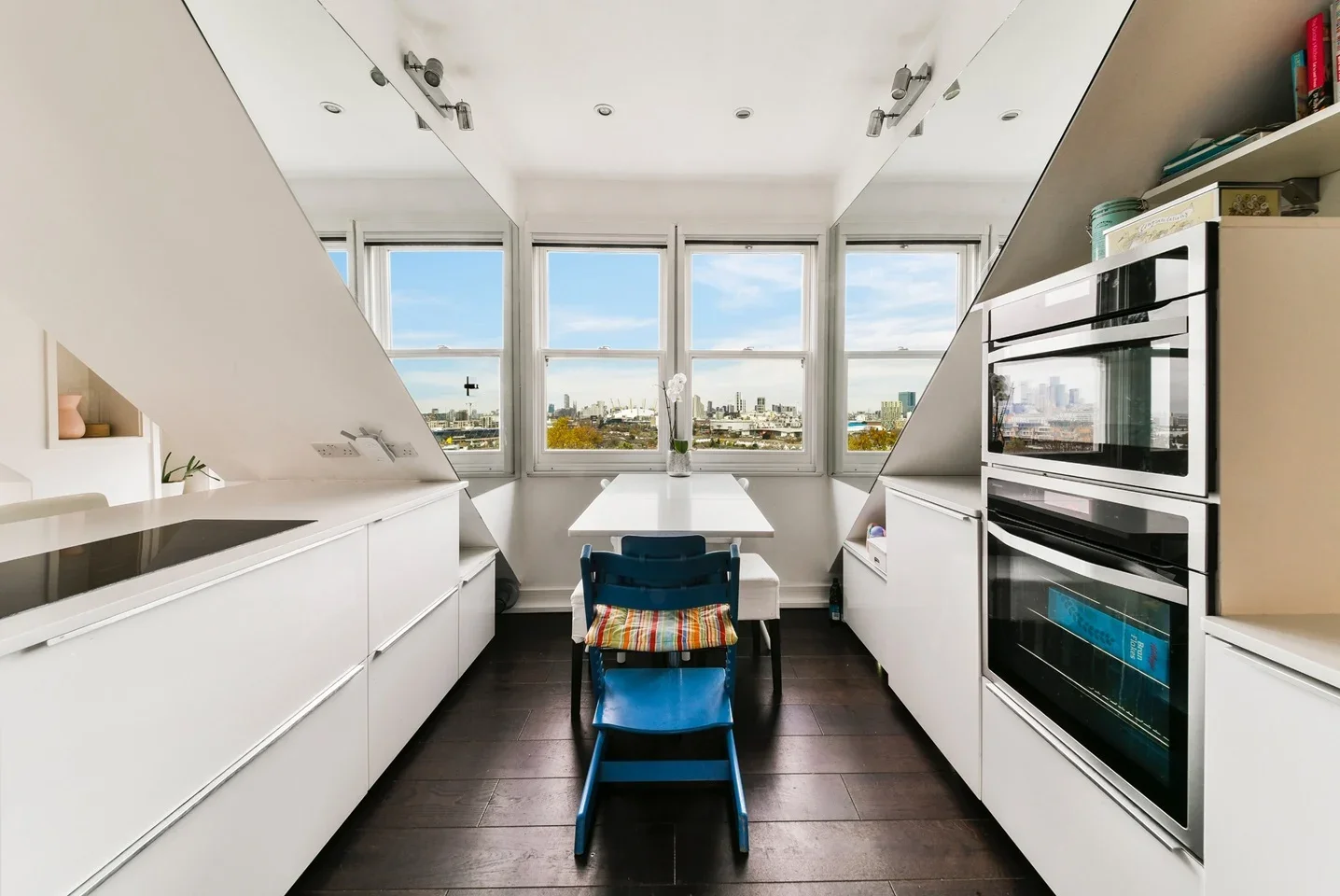 Flat Humber Road in Greater London