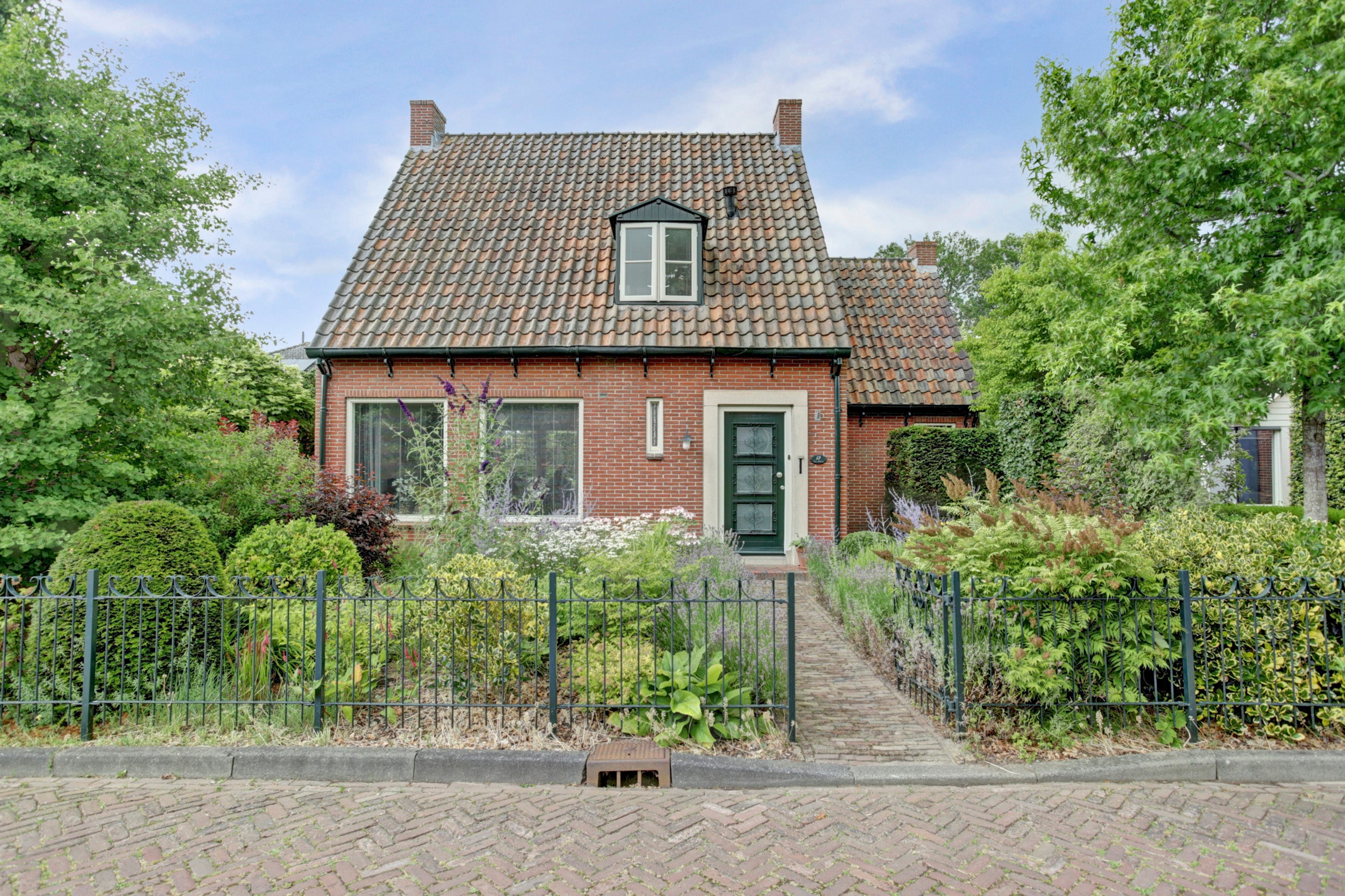 Burgemeester Schrijnderlaan 12 in Grootebroek
