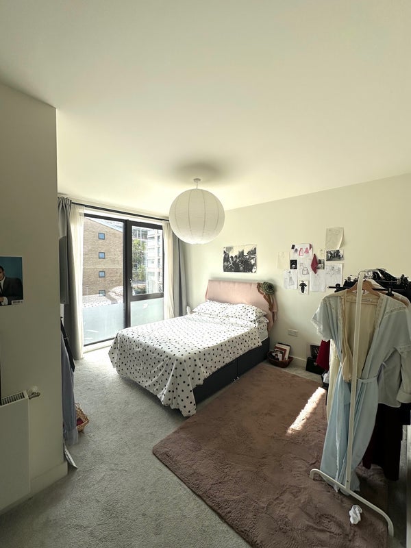 Flat New Village Avenue in Greater London