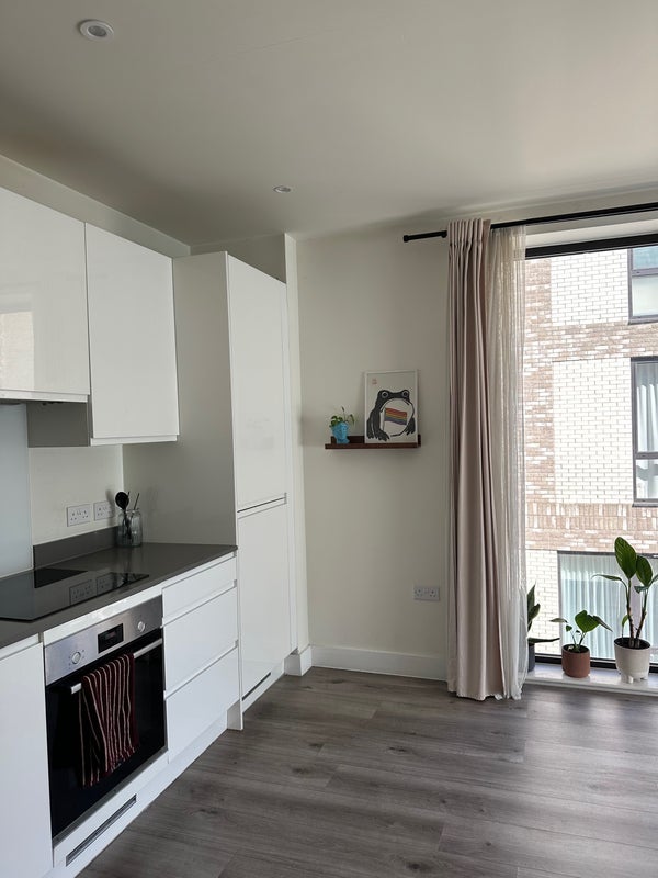 Flat New Village Avenue in Greater London