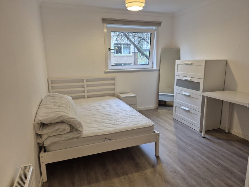 Room St Mungo Avenue in Glasgow