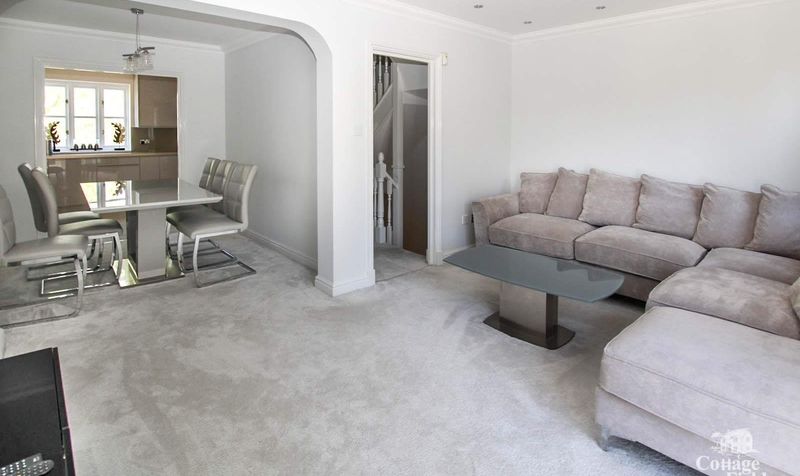 House Highlands Avenue in Greater London