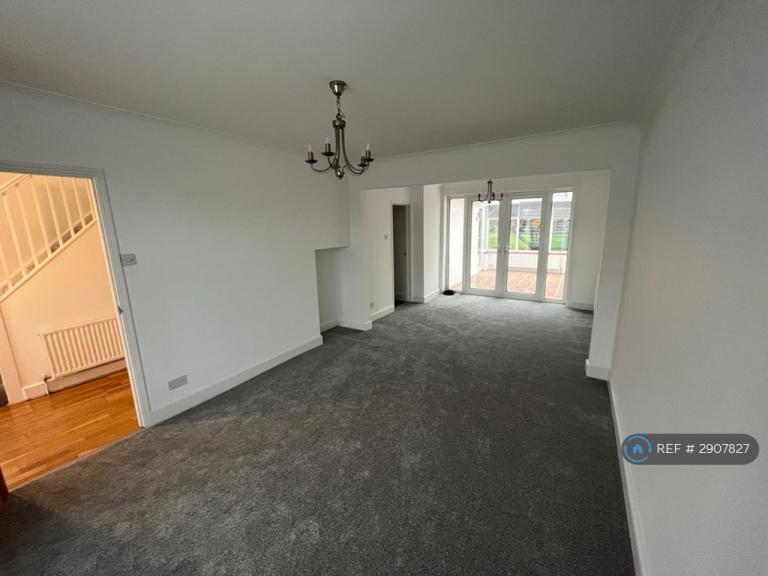 House Sunnyfield in Greater London
