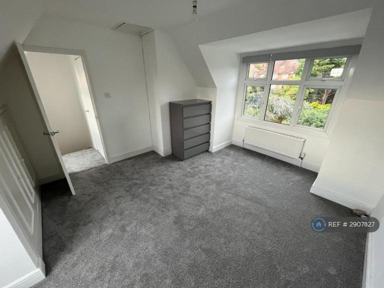 House Sunnyfield in Greater London