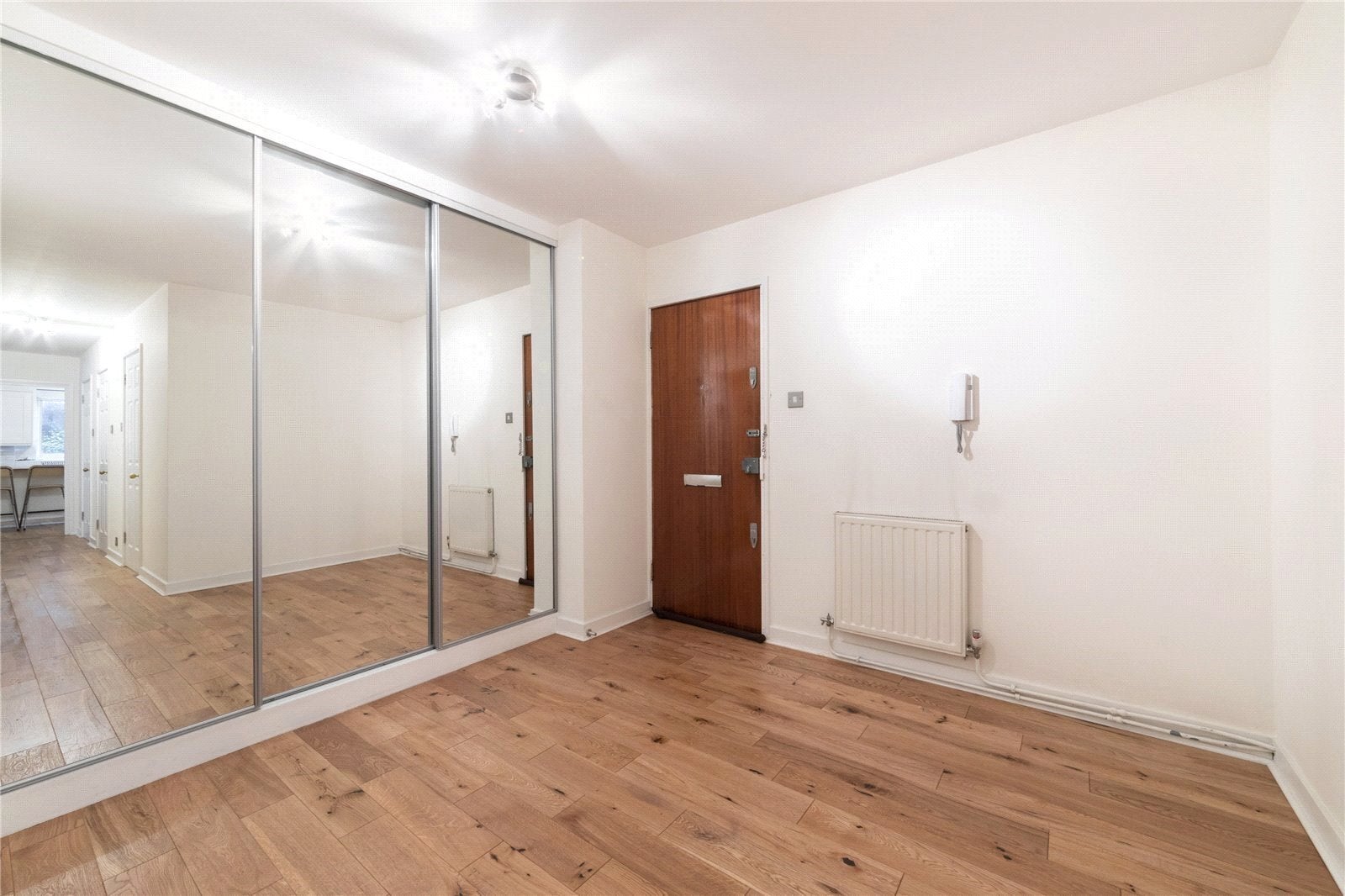Flat Sumpter Close in Greater London