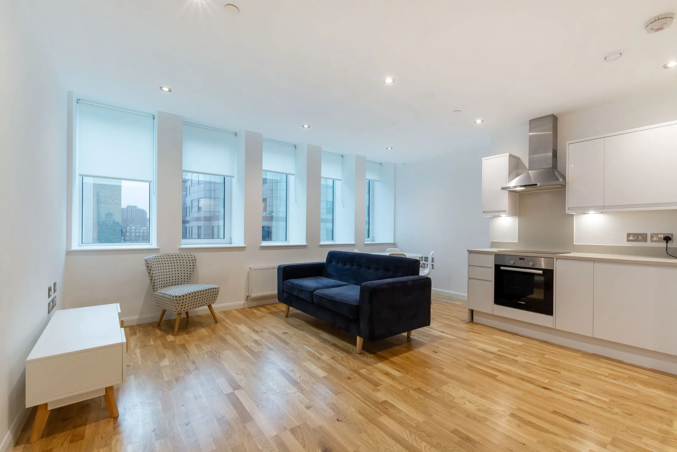 Flat Lansdowne Road in Greater London