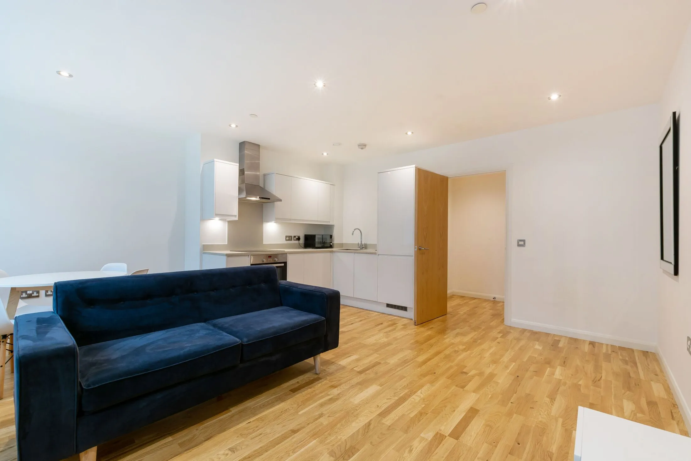 Flat Lansdowne Road in Greater London