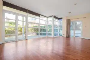 Flat Kew Bridge Court in Greater London