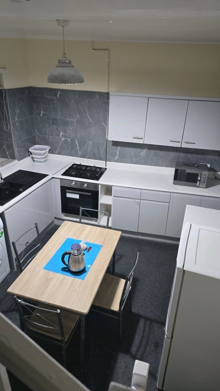 Room Rickards Street in Pontypridd