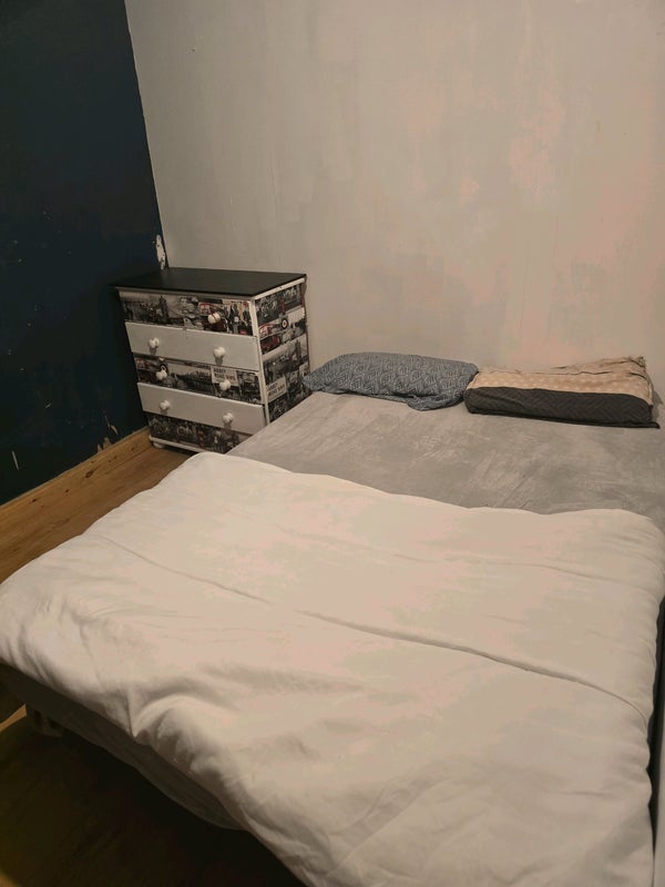 Room Rickards Street in Pontypridd