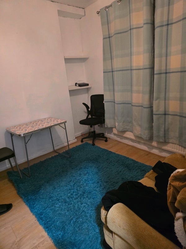 Room Rickards Street in Pontypridd
