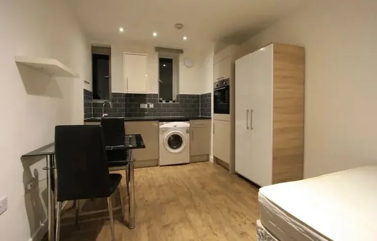 Flat Lewisham High Street in Greater London