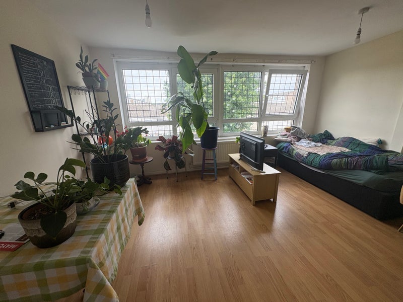 Room Chatsworth Road in Greater London