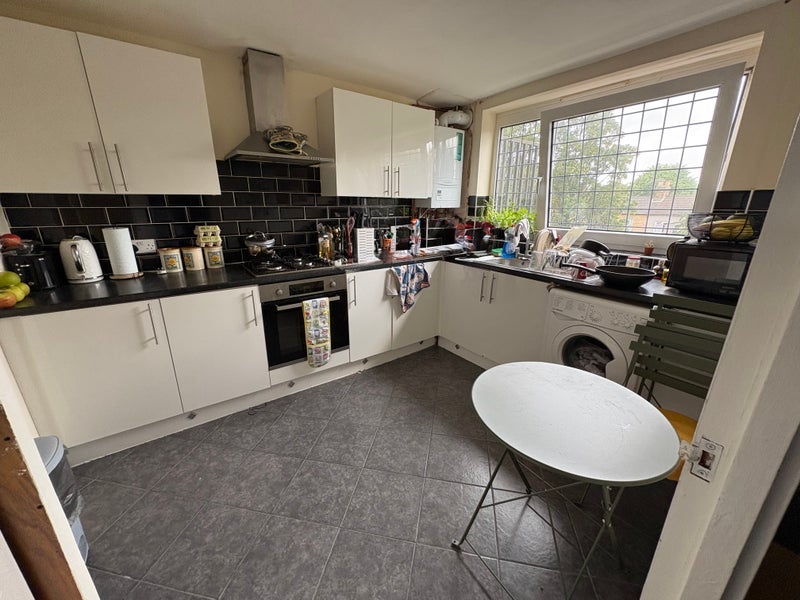 Room Chatsworth Road in Greater London