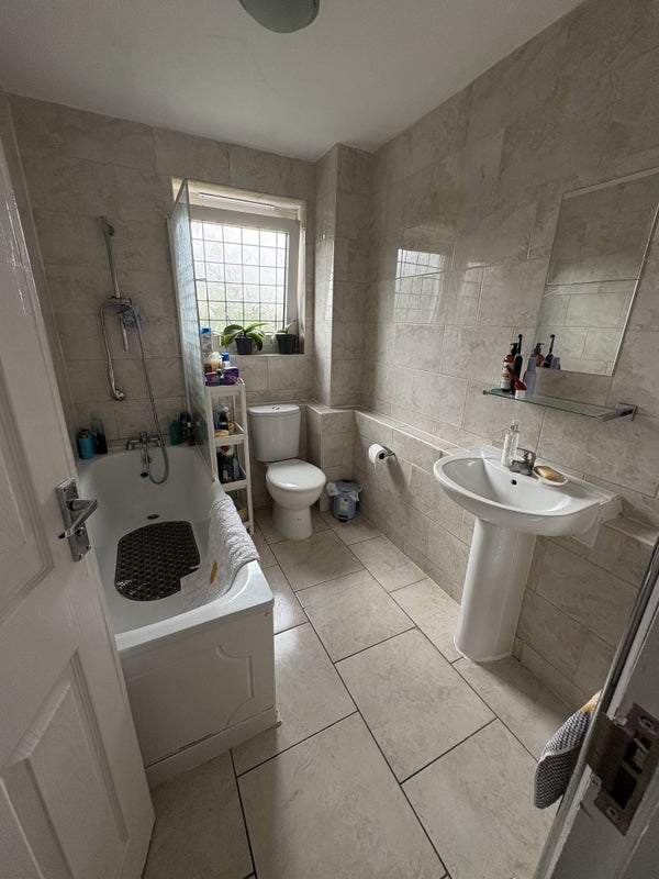 Room Chatsworth Road in Greater London