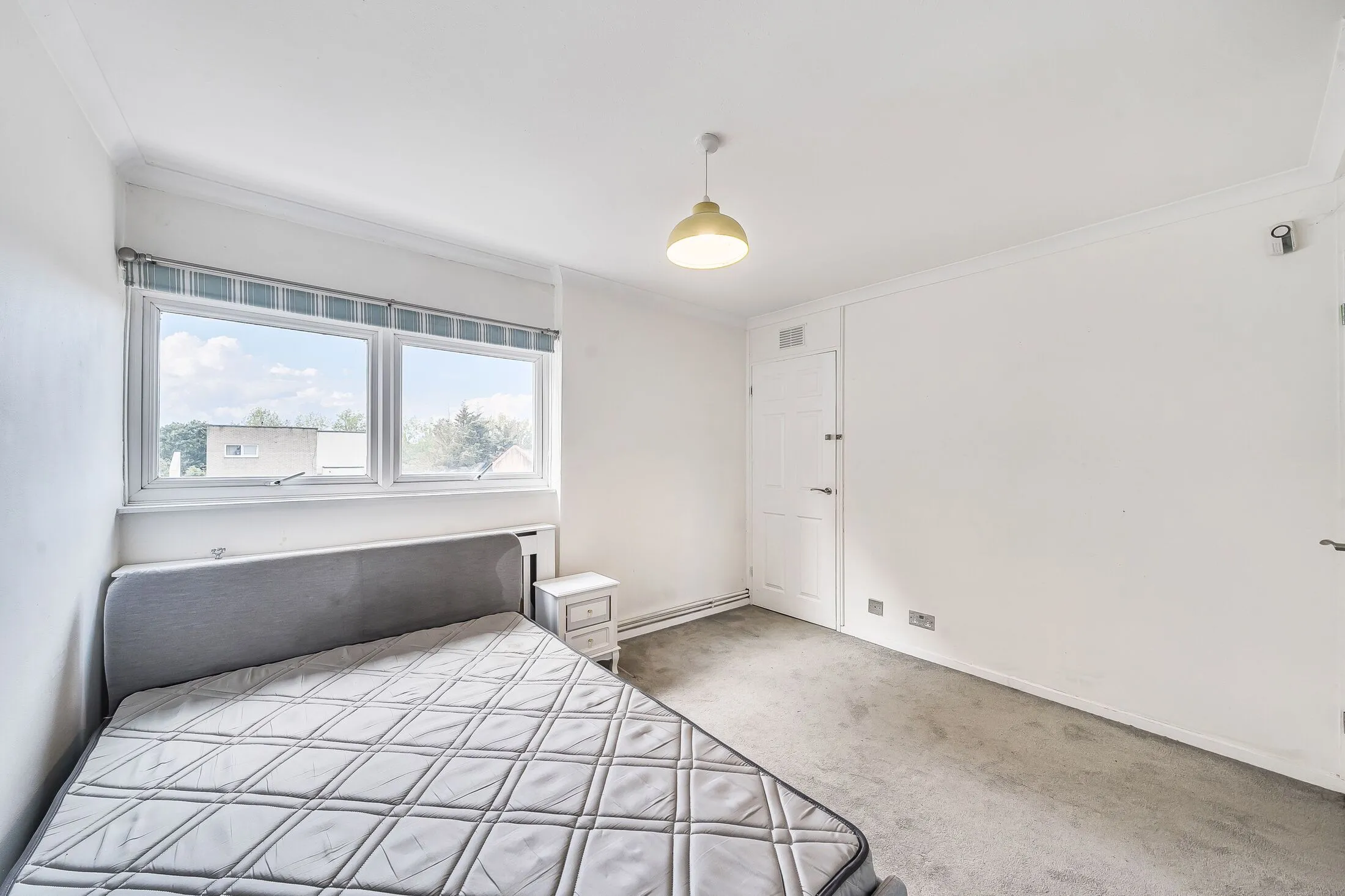Flat Bloomsbury Close in Greater London