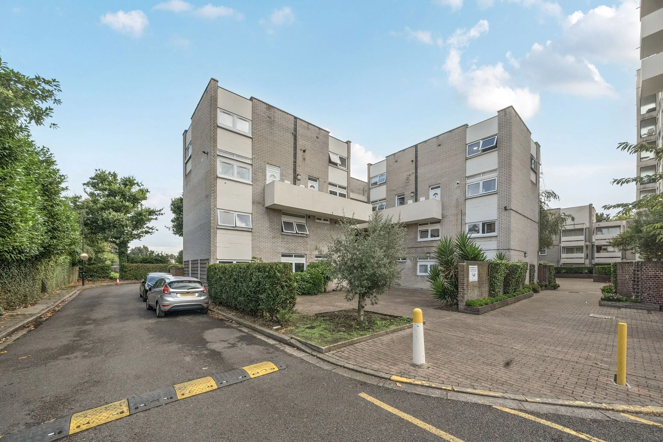 Flat Bloomsbury Close in Greater London