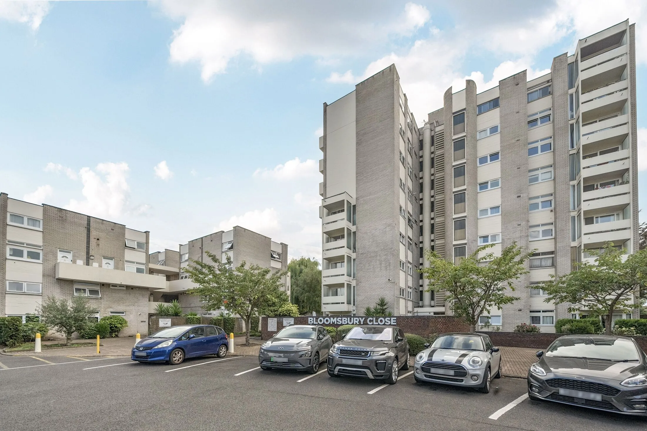 Flat Bloomsbury Close in Greater London