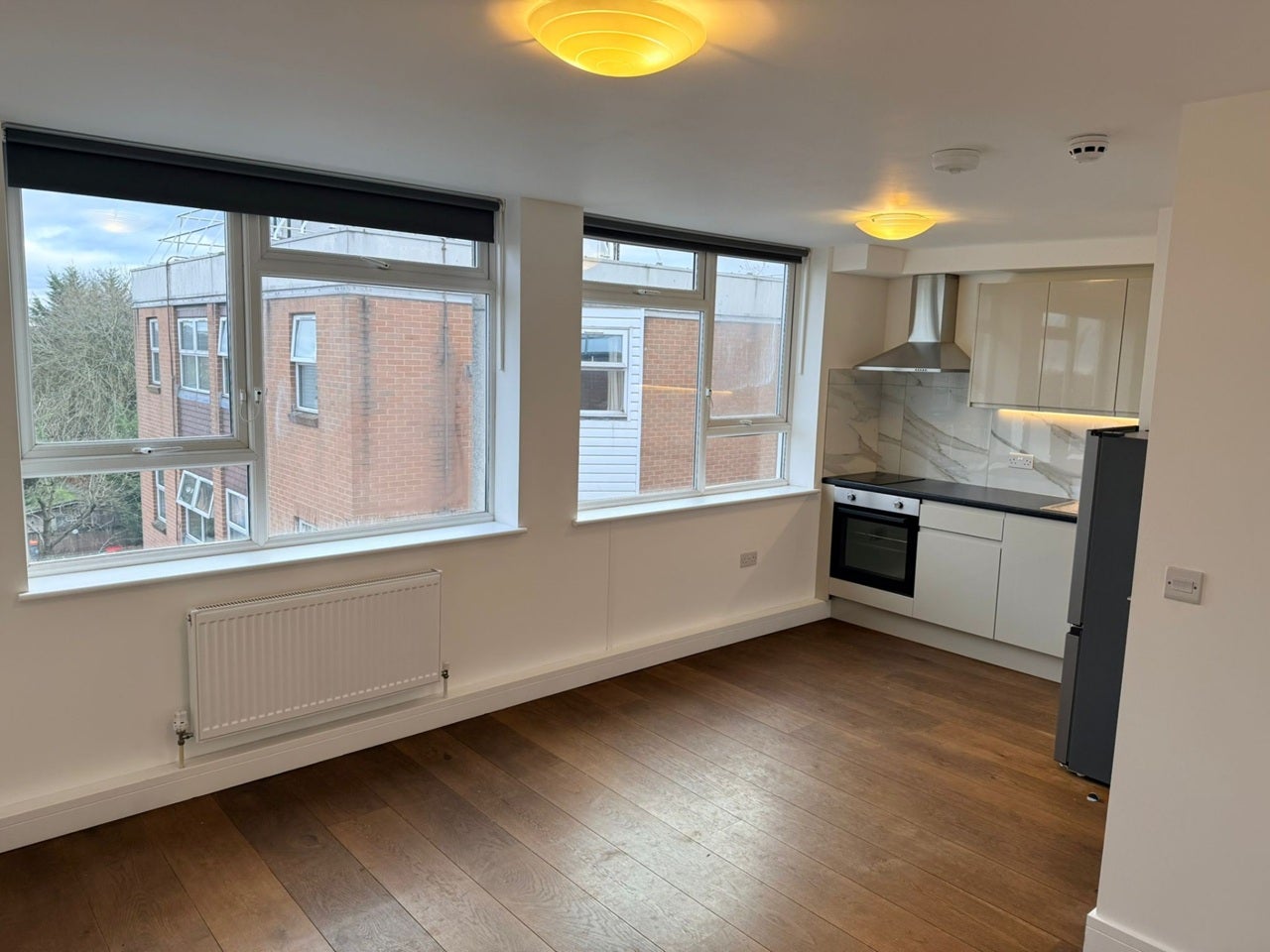 Flat Ballards Lane in Greater London