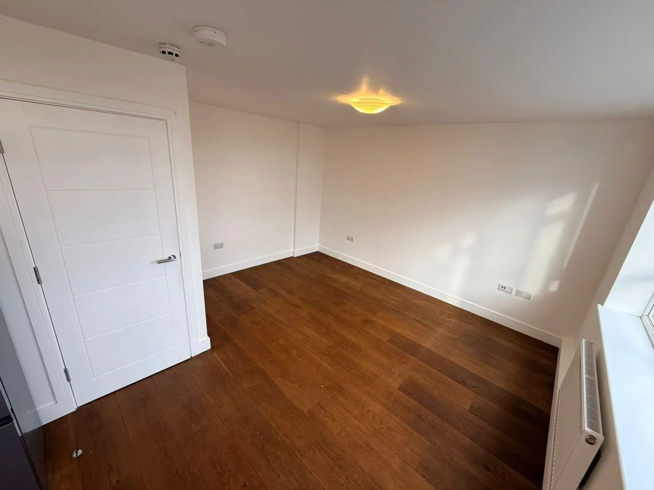 Flat Ballards Lane in Greater London