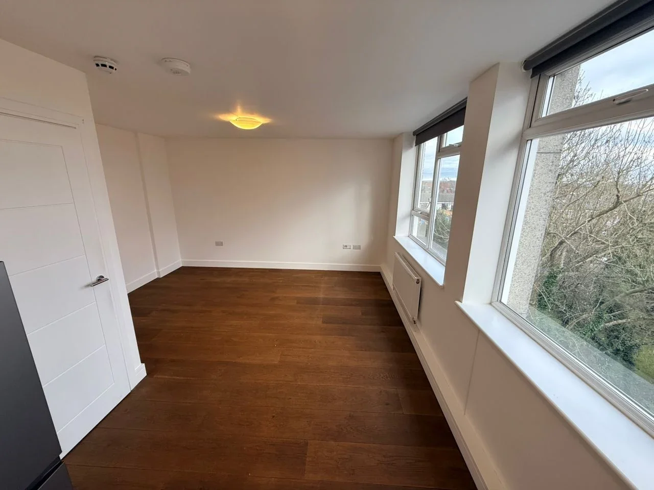 Flat Ballards Lane in Greater London