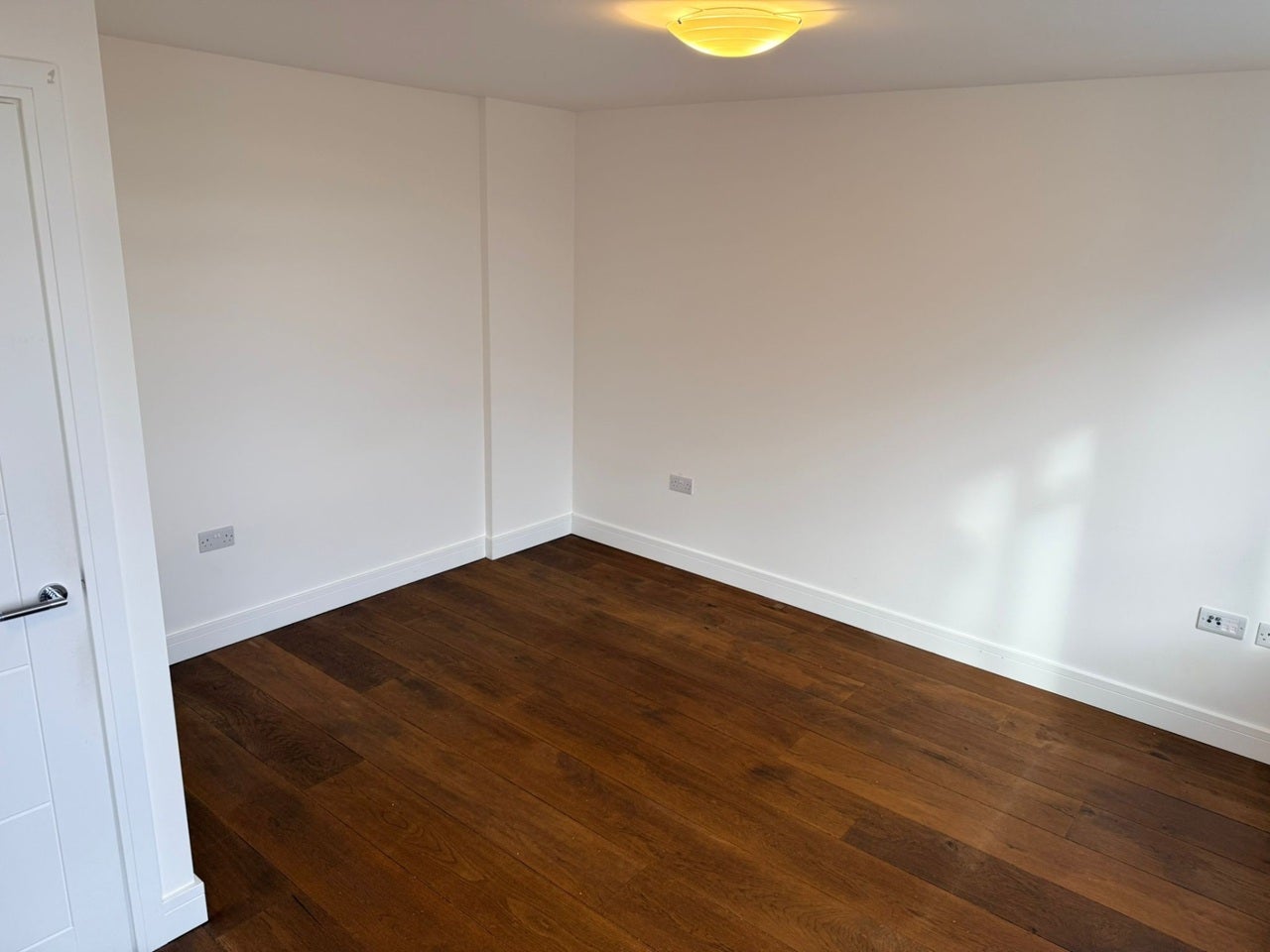 Flat Ballards Lane in Greater London