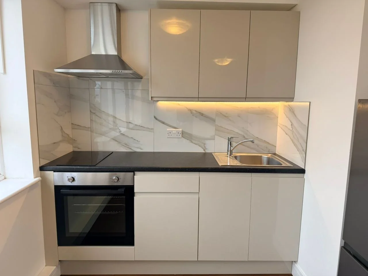 Flat Ballards Lane in Greater London