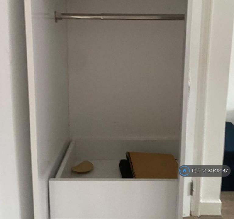 Room Bulwer Road in Greater London