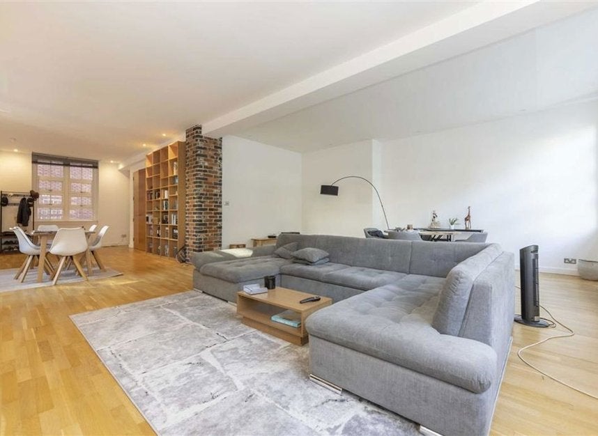 Flat Clifton Street in Greater London