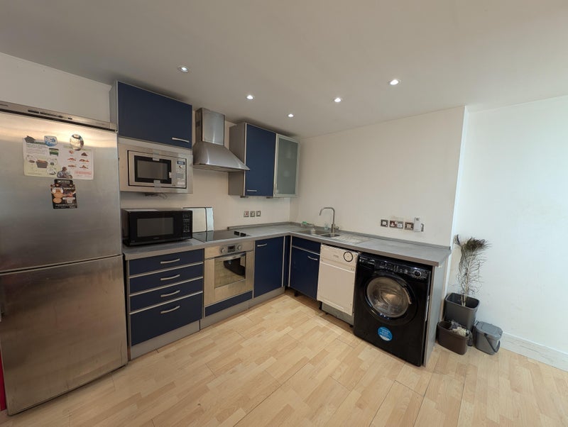 Flat Rotherhithe Street in Greater London
