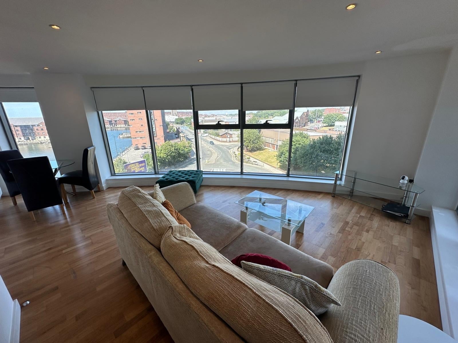 Flat William Jessop Way in Liverpool