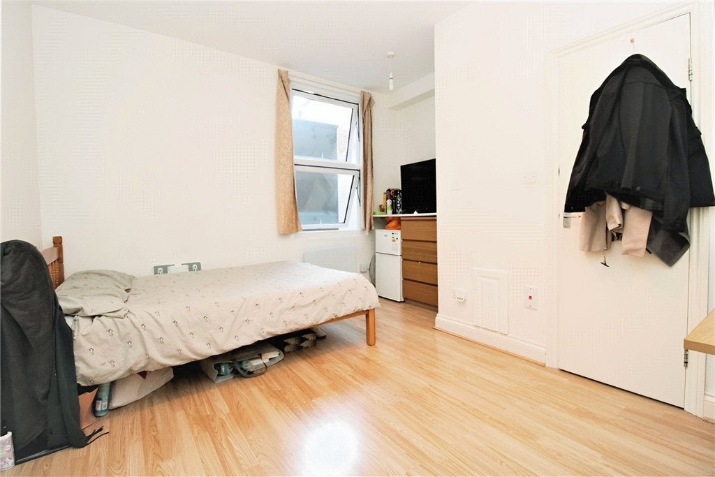 Room Cavendish Road in Greater London
