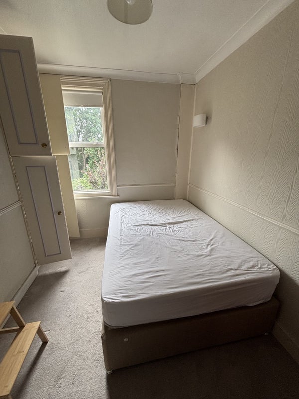 Room Pembroke Road in Greater London