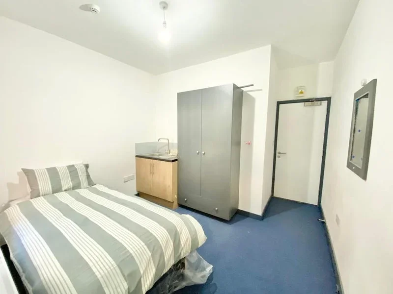 Room Beldon Road in Bradford