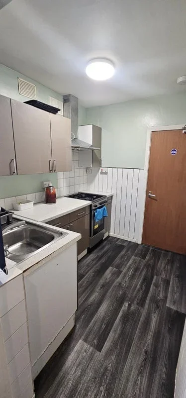 Room Beldon Road in Bradford