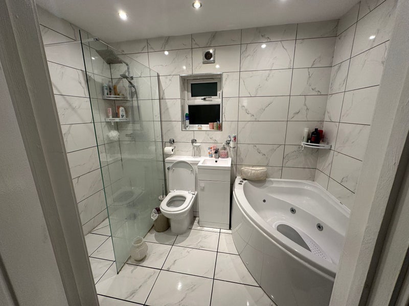 Room Bexley Road in Birmingham