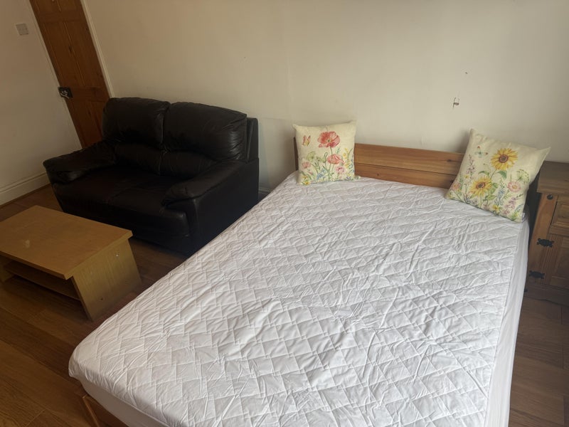 Room Canal Street in Oadby and Wigston