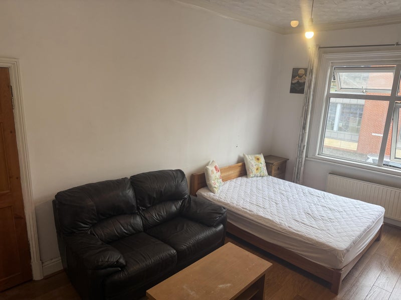 Room Canal Street in Oadby and Wigston