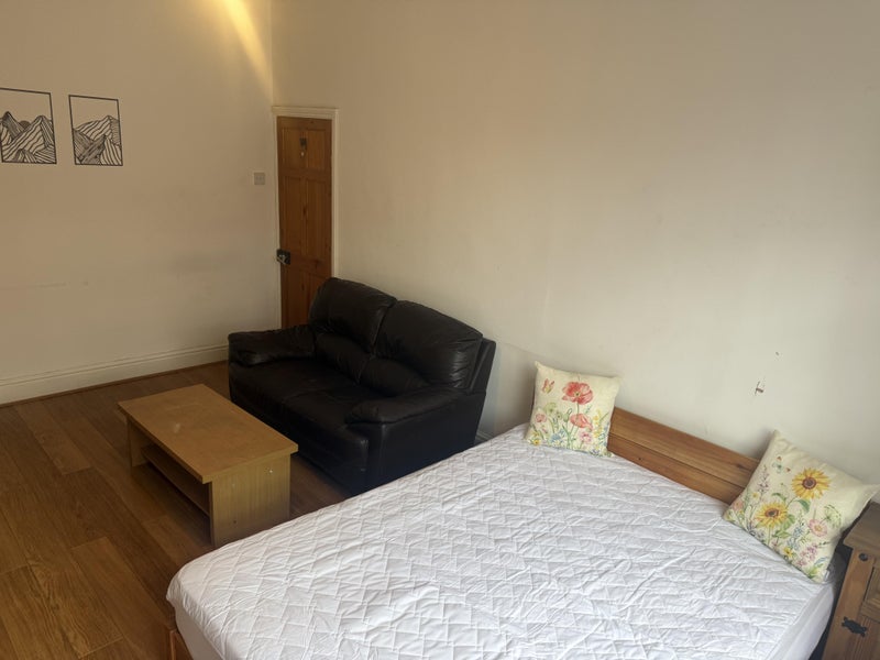 Room Canal Street in Oadby and Wigston