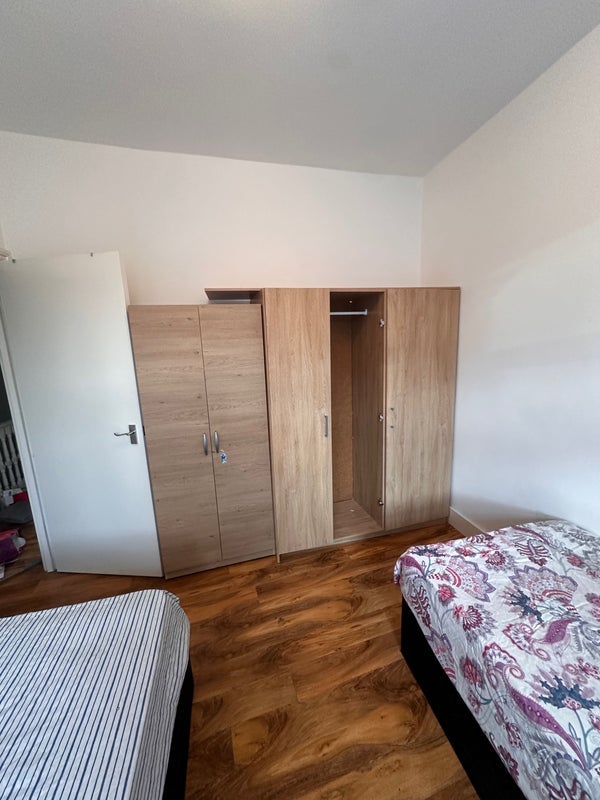 Room Shakespeare Crescent in Greater London