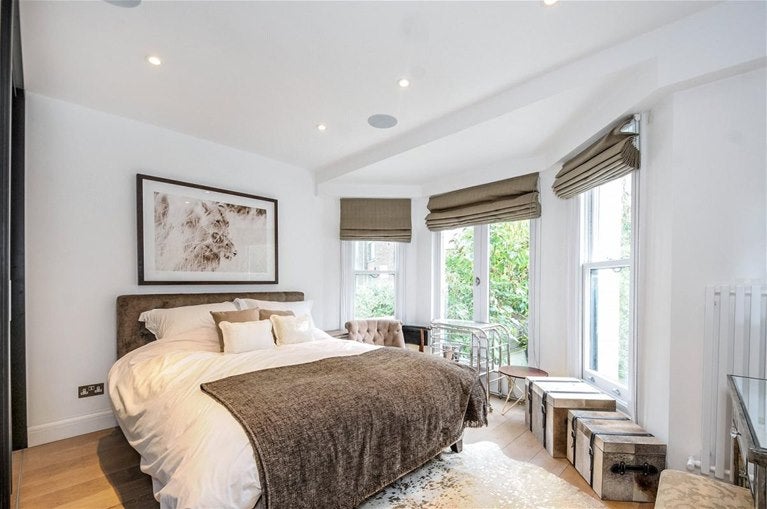 Flat Marloes Road in Greater London