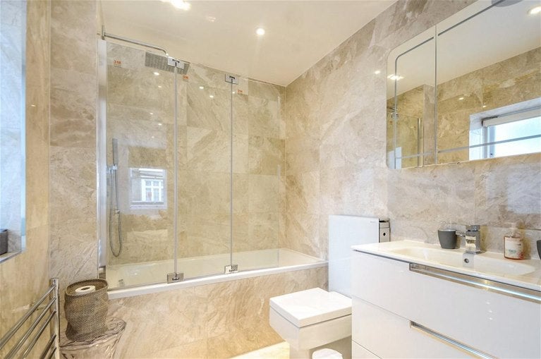 Flat Marloes Road in Greater London
