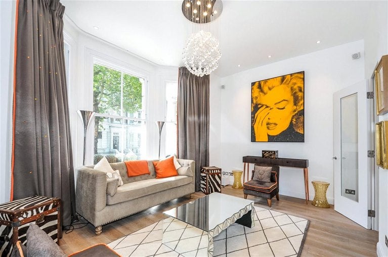 Flat Marloes Road in Greater London