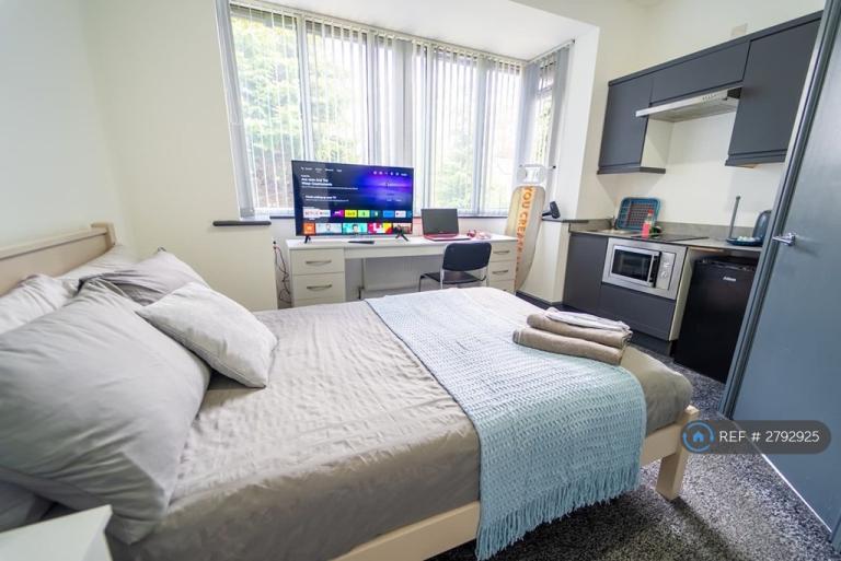 Room Bournbrook Road in Birmingham