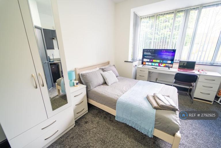 Room Bournbrook Road in Birmingham