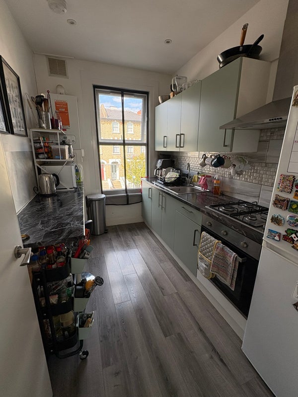 Room Pendennis Road in Greater London