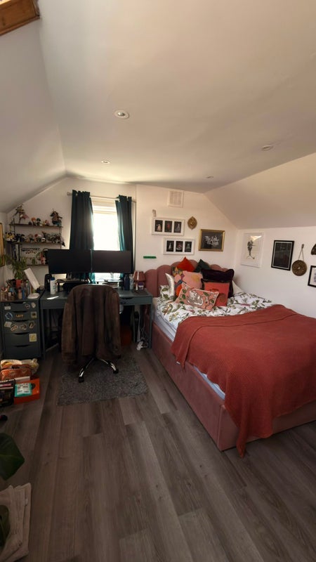 Room Pendennis Road in Greater London