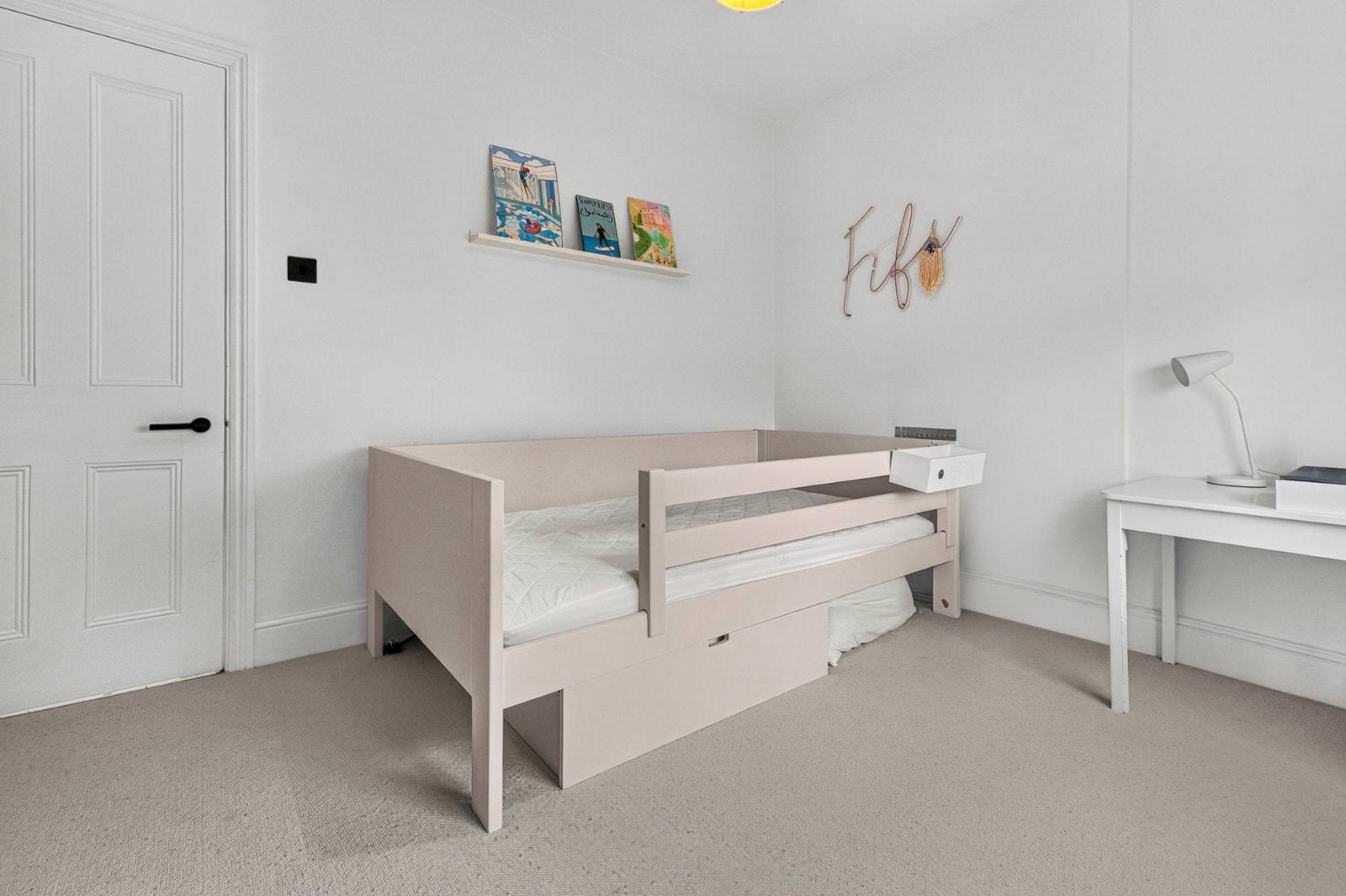 House Frithville Gardens in Greater London