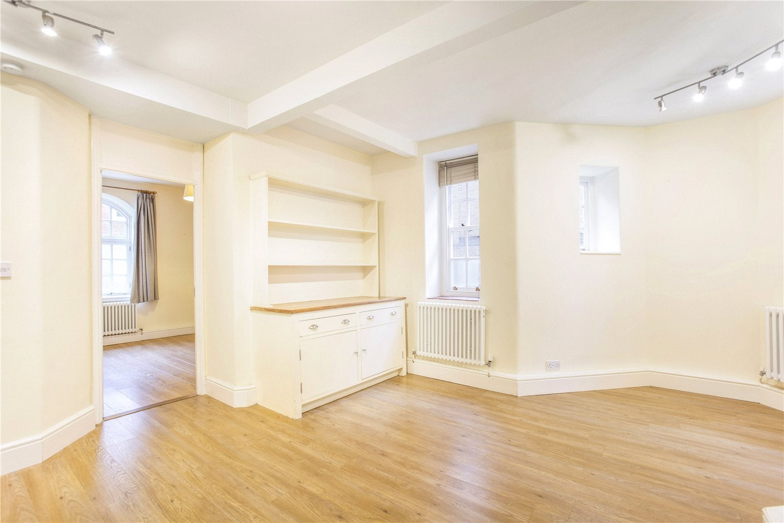 Flat Montclare Street in Greater London