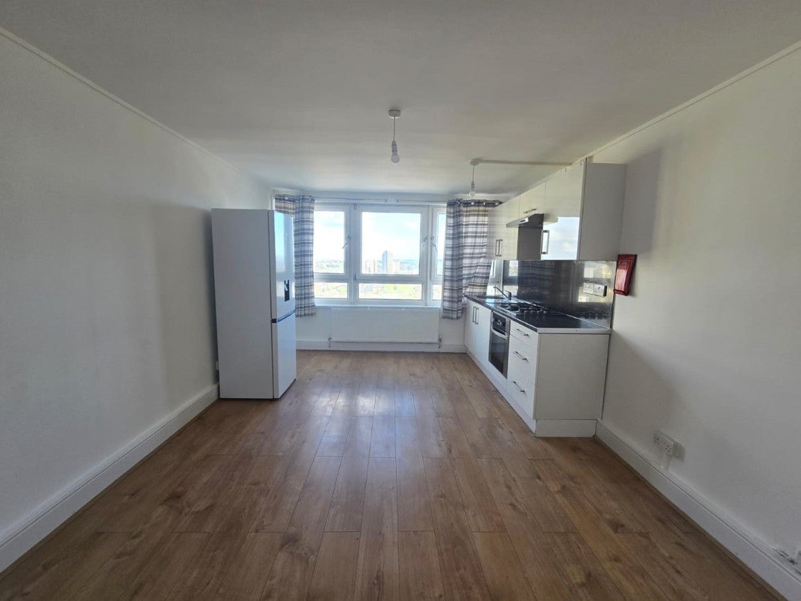 Flat Leather Gardens in Greater London